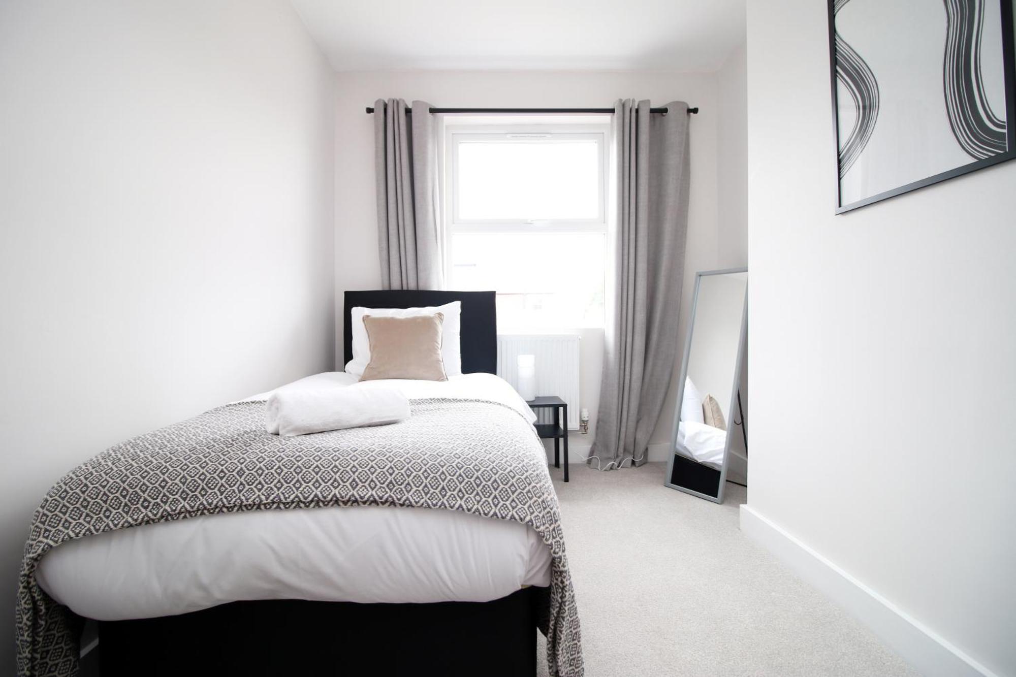Large 5 Bedroom House - Harlequin Gardens By Ty Sa Cardiff Extérieur photo